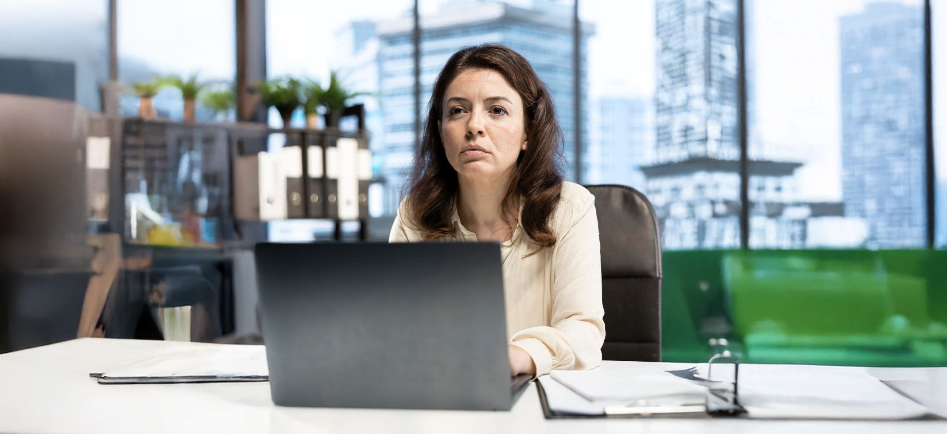 Bancária do Banco do Brasil recebe indenização após descontos abusivos por acidente de trabalho não registrado