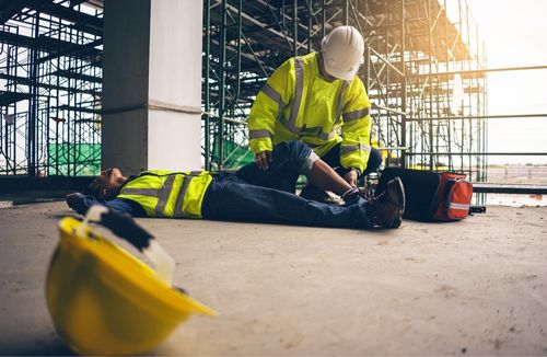 Servidor que sofreu acidente de trabalho em obra deve ser indenizado
