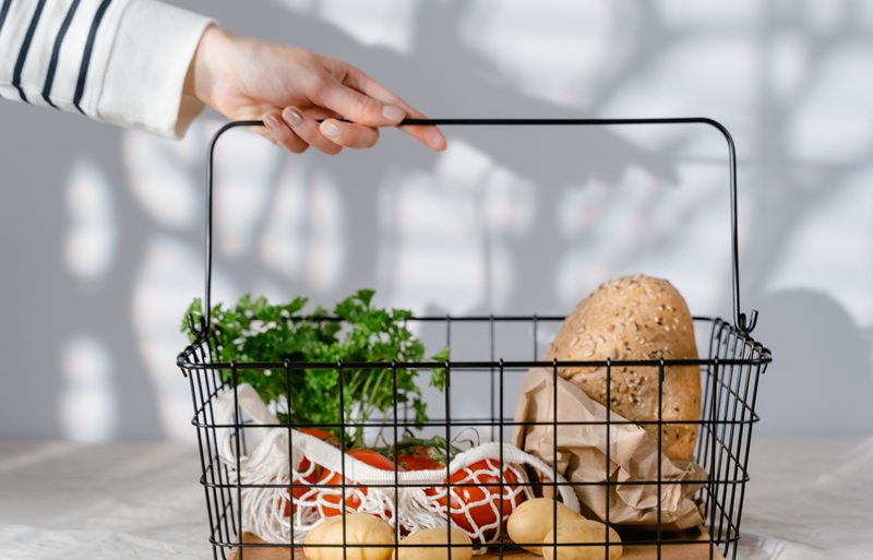 Supermercado deve indenizar cliente por duplicidade na cobrança