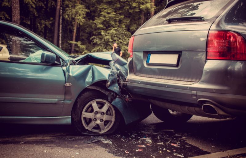 Motorista é condenado em danos materiais por colisão traseira em rodovia
