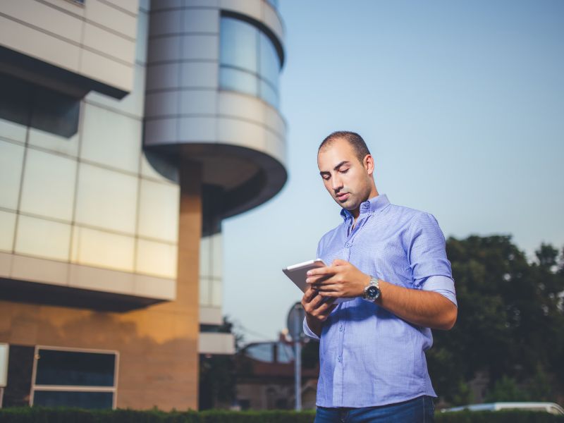 Trabalhador impedido de retornar ao trabalho após ação judicial tem direito à rescisão indireta