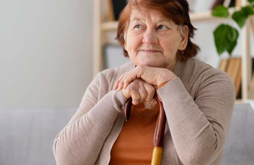Plano de saúde deve autorizar exames de idosa com doença grave