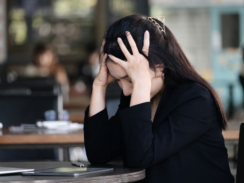 Trabalhadora com Burnout e ansiedade deve ser indenizada por empresa de planos de saúde