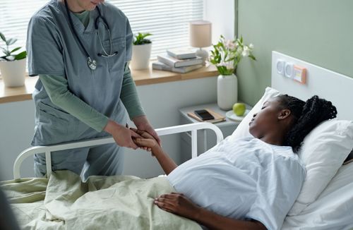 Justiça determina que plano cubra parto de gestante de alto risco fora da rede credenciada