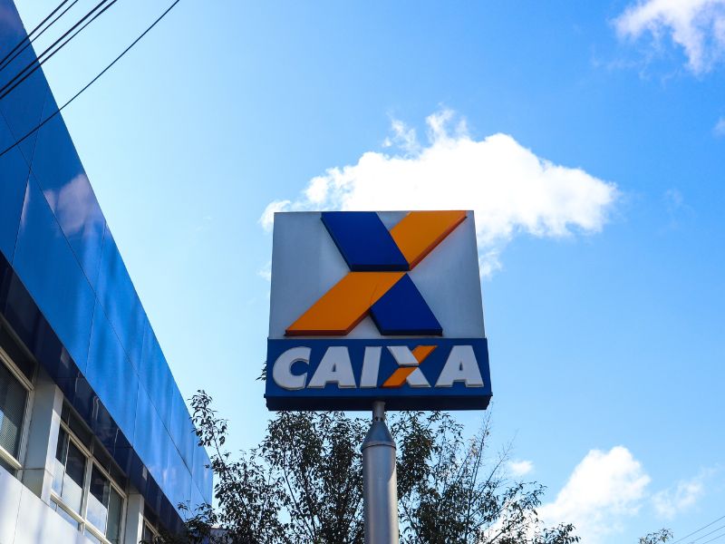 Bancários devem ser indenizados após Caixa descumprir leis e normas internas