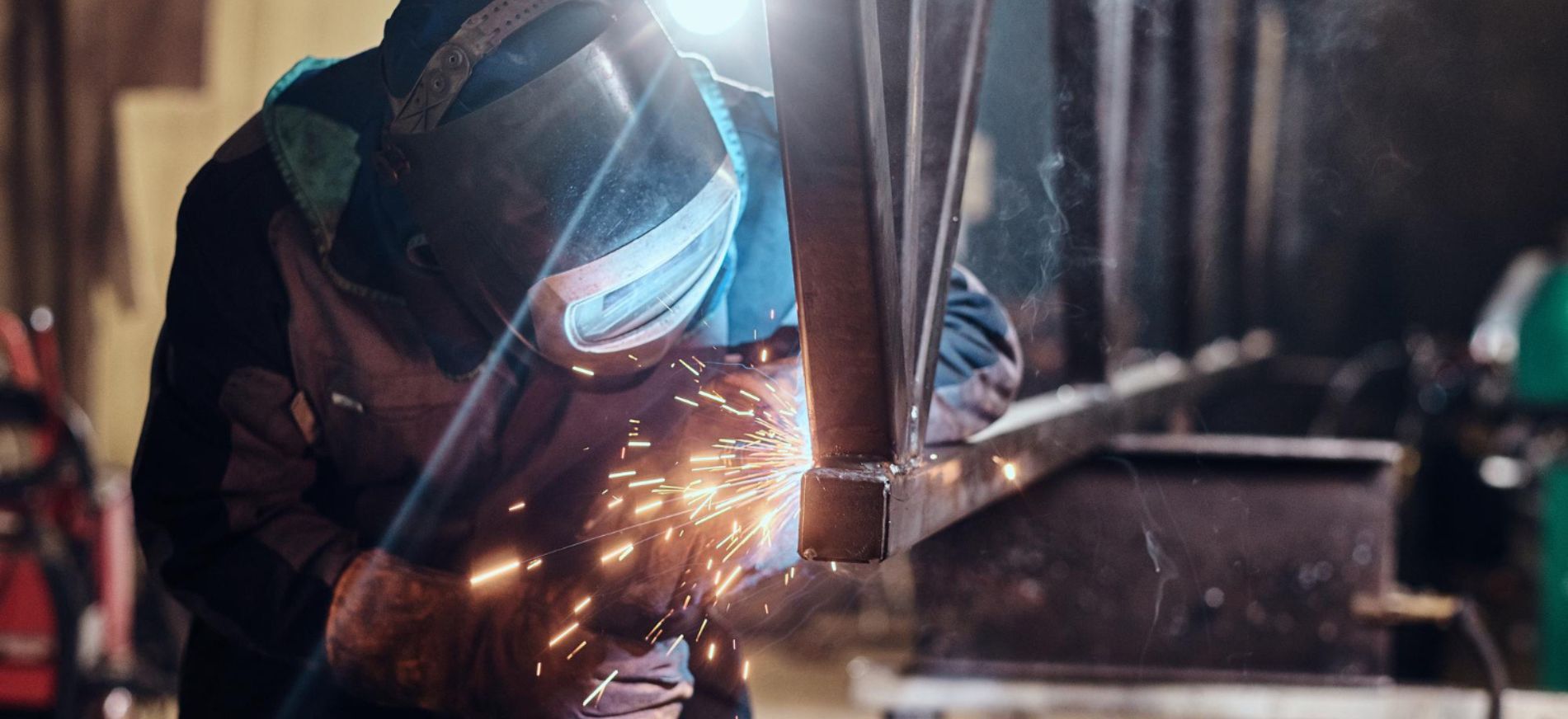 Serralheiro recebe indenização após associação tolerar racismo recreativo e assédio