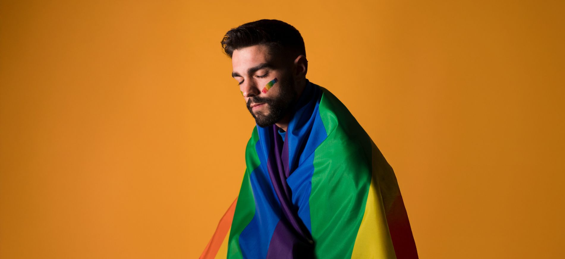 Justiça mantém indenização a trabalhador vítima de homofobia, imposição religiosa e descontos salariais indevidos