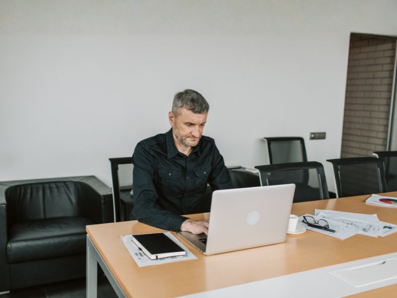 Bancários que trabalharam durante greve de vigilantes devem ser indenizados