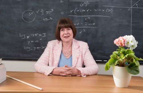 Justiça reconhece que contratos temporários contam para aposentadoria de professora