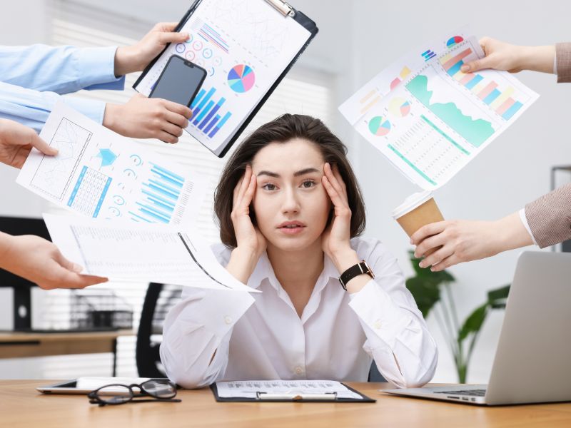 Bancária com burnout e depressão deve ser indenizada em R$ 20 mil