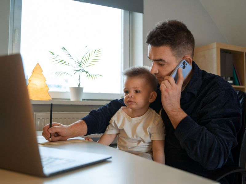 Trabalhador que atuou durante licença-paternidade será indenizado