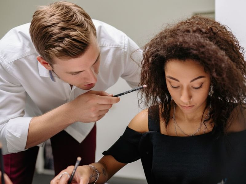 Trabalhadora vítima de assédio moral e racismo conquista indenização e reintegração
