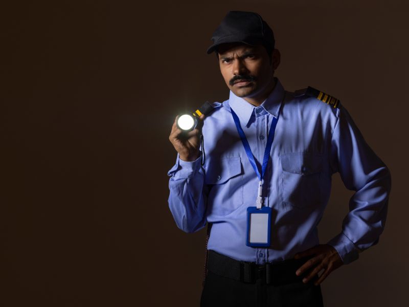 Vigia que trabalhava em condições degradantes receberá indenização e adicional de periculosidade