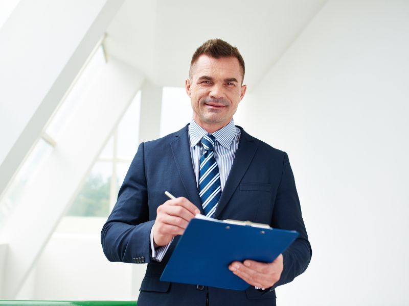 Bancário será reintegrada após banco demorar seis meses para aplicar justa causa