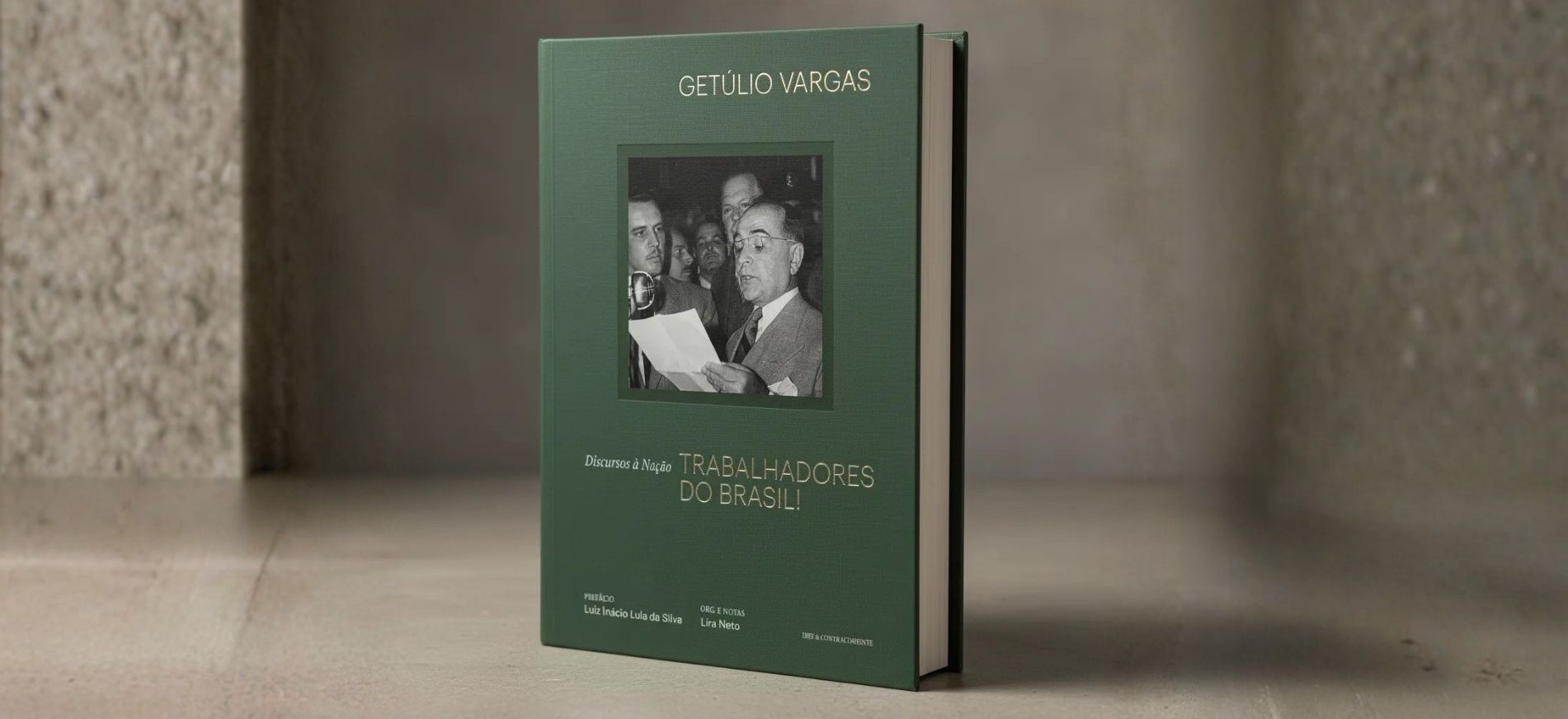 Livro “Trabalhadores do Brasil” passa a integrar biblioteca do Sindbancários