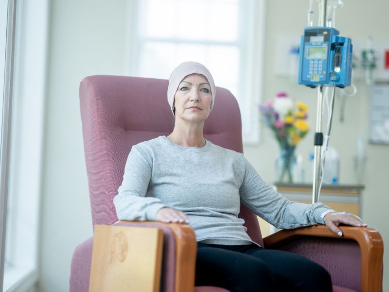 Justiça determina reintegração de bancária demitida durante tratamento contra câncer no colo do útero