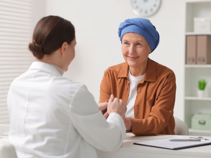 Justiça determina reintegração de bancária com câncer e restabelecimento de plano de saúde