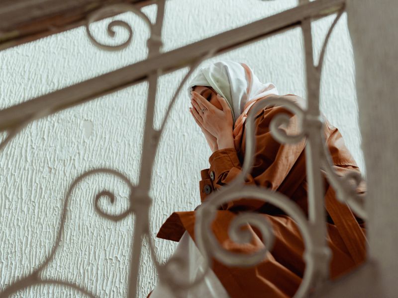 Trabalhadora que sofreu ofensas no trabalho por ser muçulmana deve ser indenizada