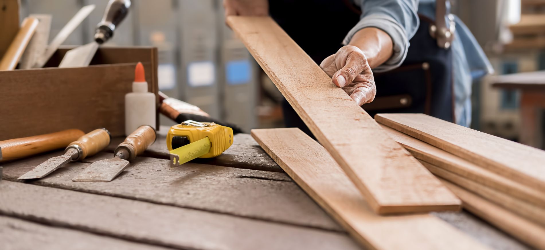 Adolescente exposto a uma das piores formas de trabalho infantil em madeireira deve ser indenizado